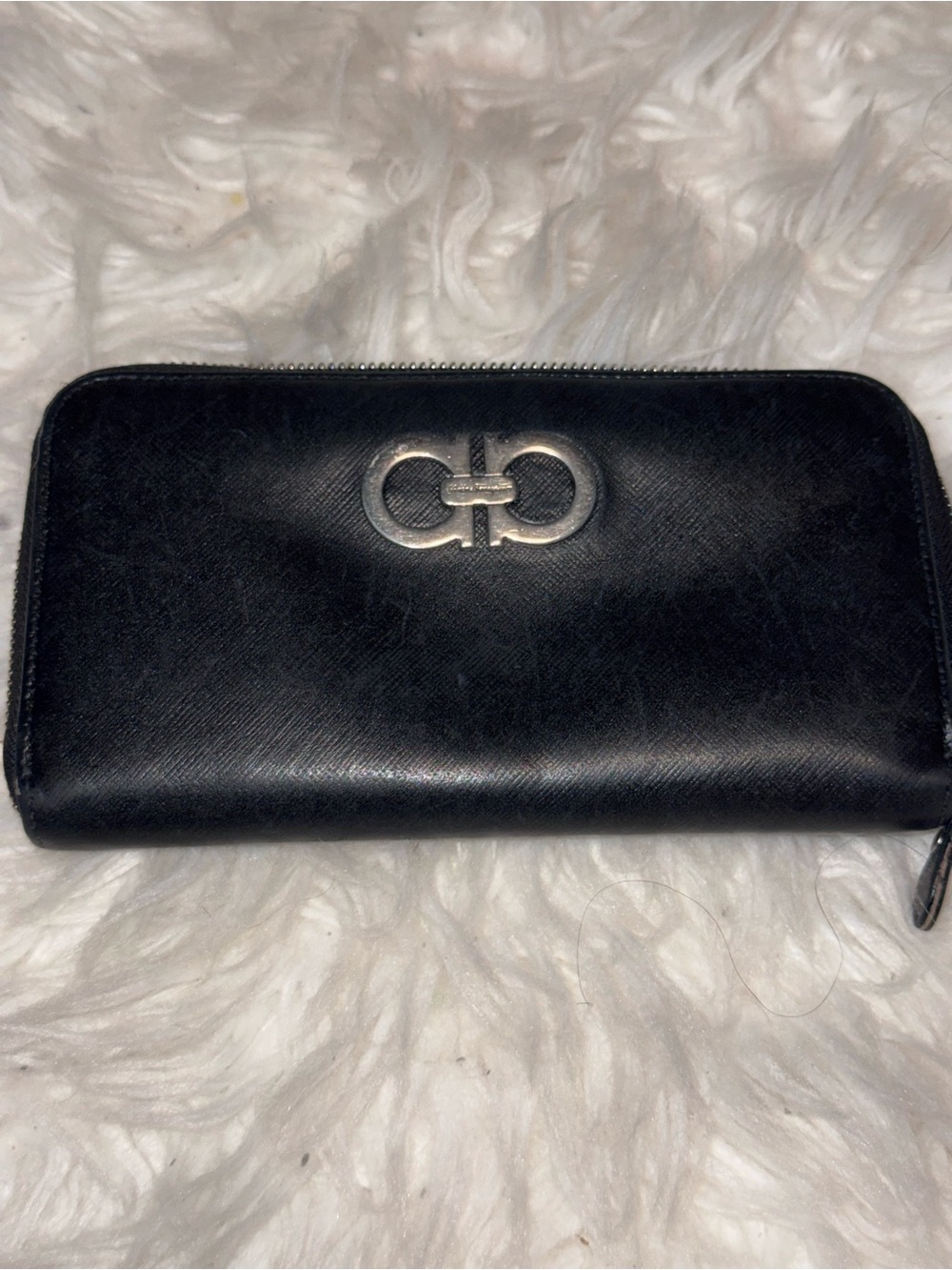SALVATORE FERRAGAMO BLACK GANCINI ZIP-AROUND WALLET